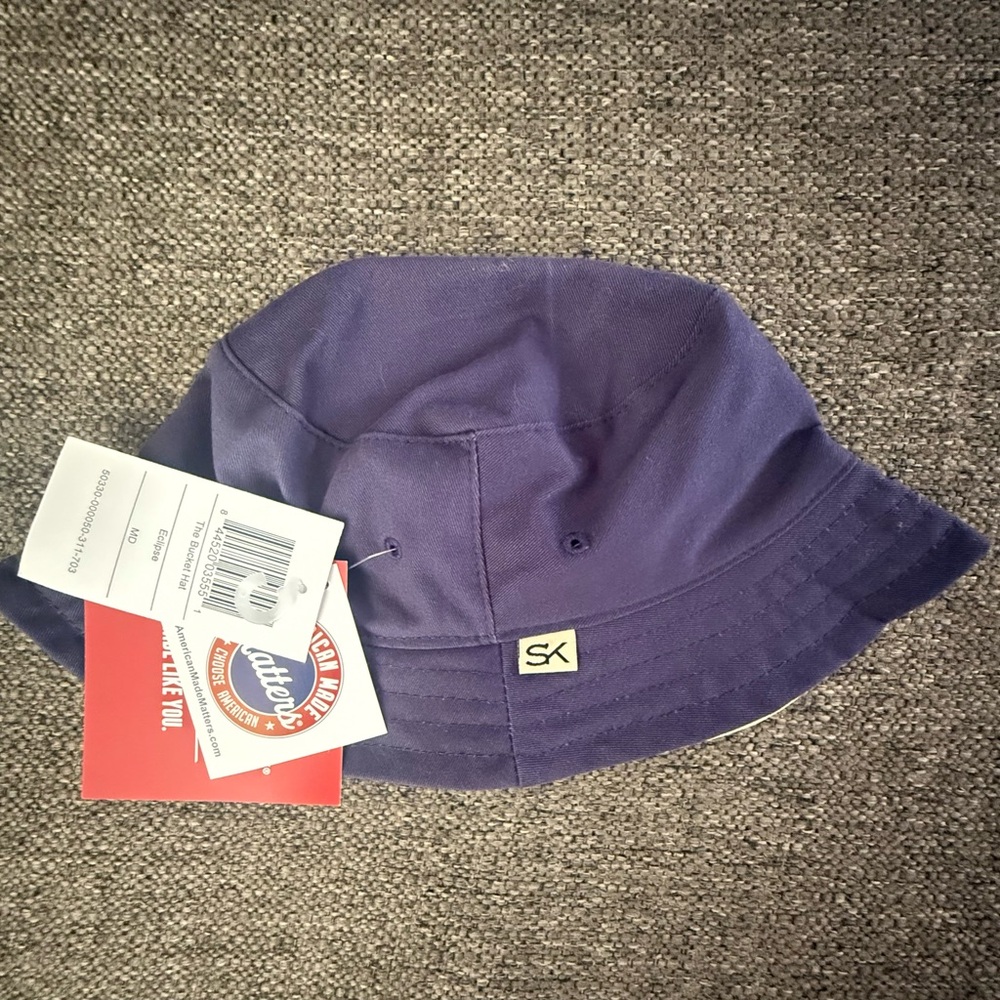 NWT Stormy Kromer Navy Canvas Bucket Hat, 2” Brim, Plaid lining, Medium